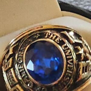 Elegant Gold Ring with Blue Gemstone